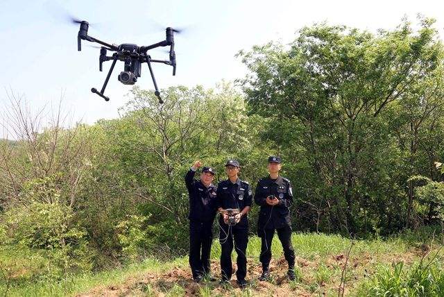 啟東警方巧用無人機精準打擊農戶種植毒品行為(圖1)