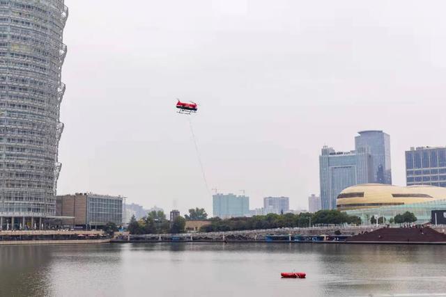 旋翼無人機實現了在百米以上高層建筑滅火(圖1)